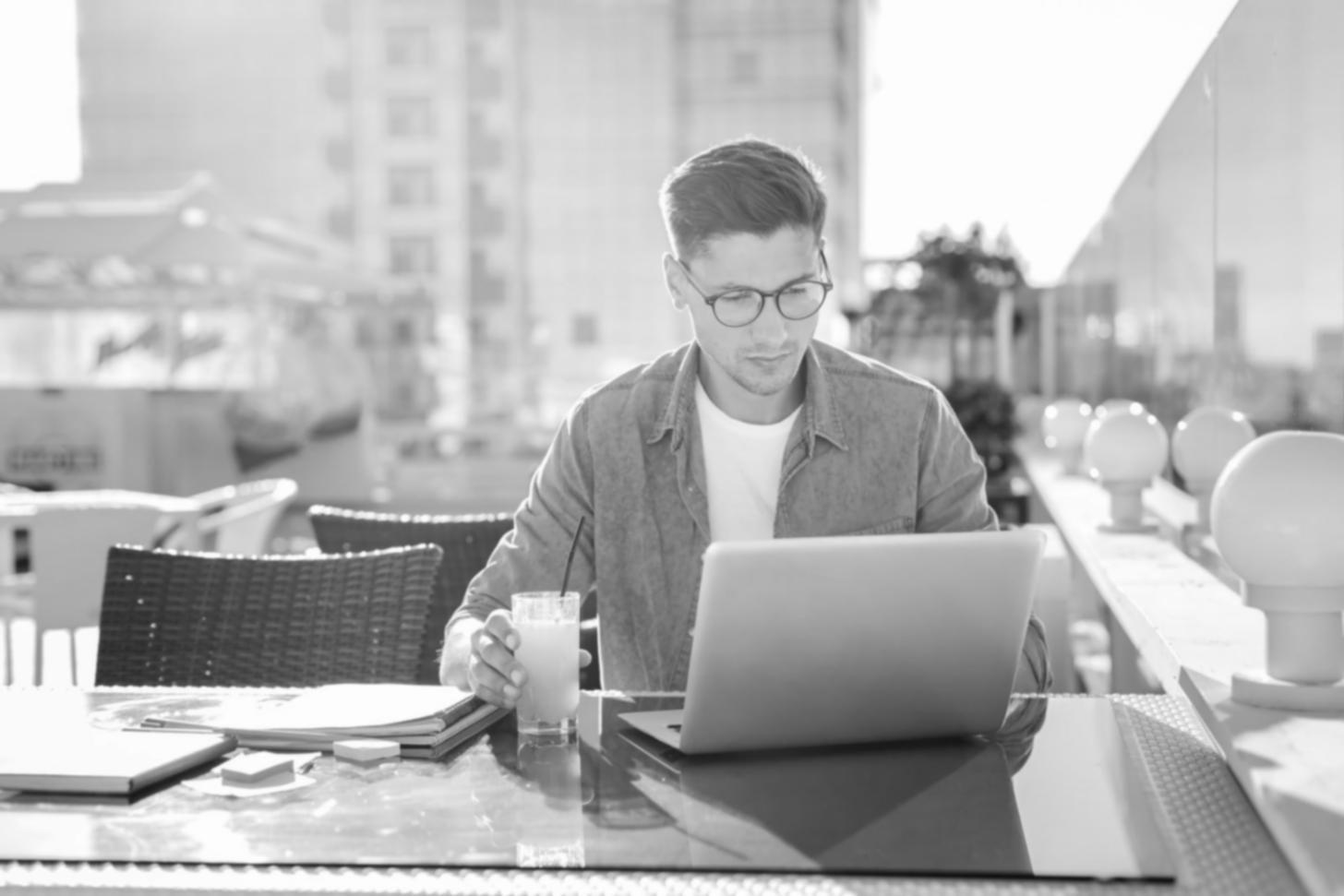 Arbeitsumgebung bei Fanelruorivo – kollaboratives Lernen und Entwicklung